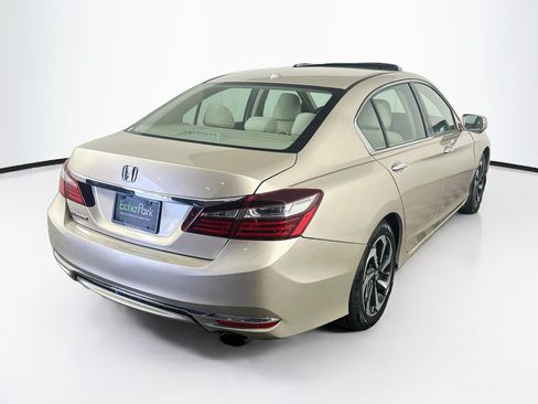 Used 2017 Honda Accord EX image 9