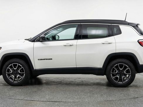 Used 2025 Jeep Compass Trailhawk AWD/4WD image 5