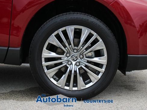 Used 2024 Toyota Venza XLE AWD/4WD image 31