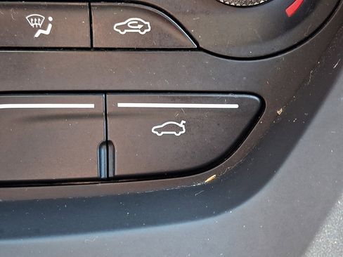 Used 2015 Ford Escape SE w/ Equipment Group 201A FWD image 24
