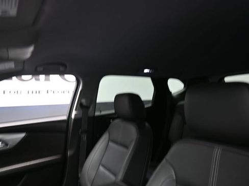 Used 2024 Chevrolet Blazer LT FWD image 17