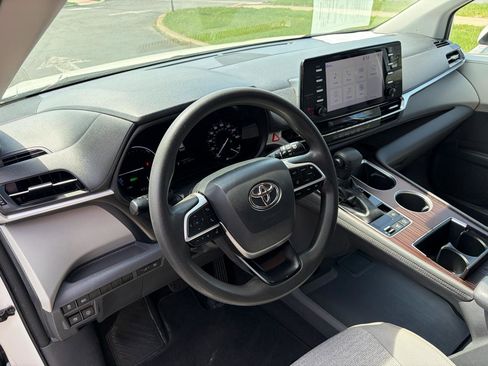 Used 2021 Toyota Sienna LE FWD image 16