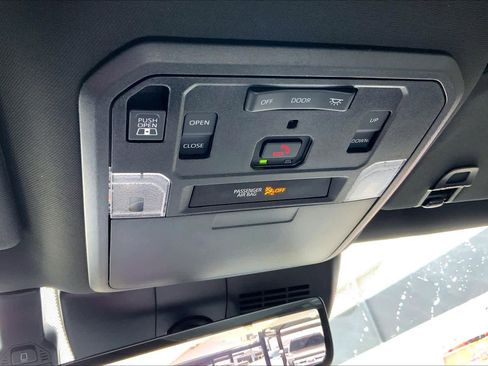 Used 2025 Toyota Tacoma Limited image 30