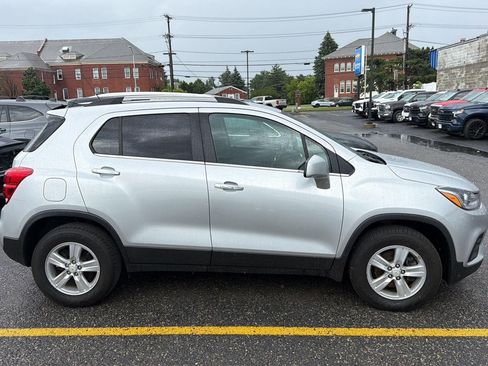 Used 2019 Chevrolet Trax LT w/ LT Convenience Package AWD/4WD image 4