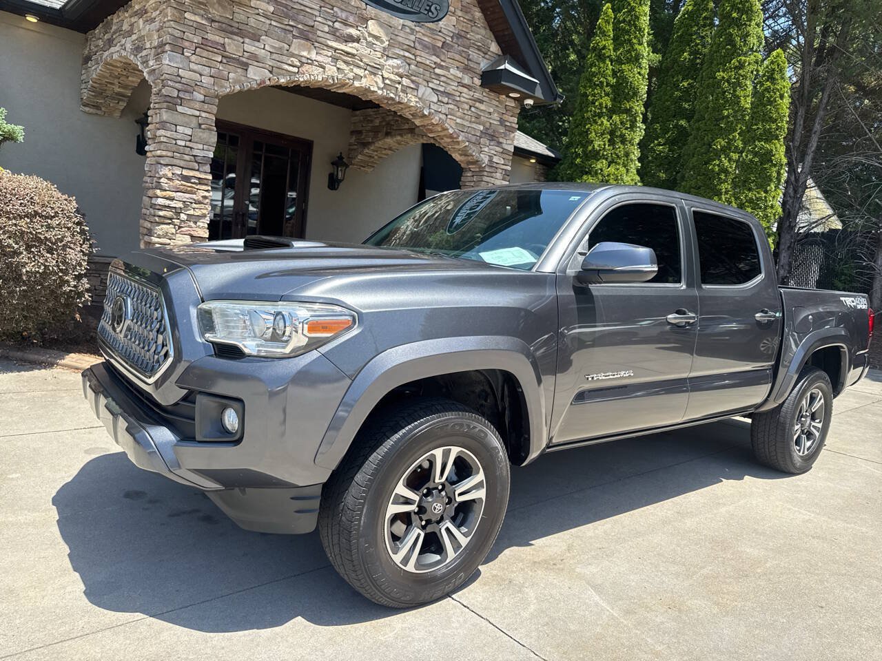 Used 2019 Toyota Tacoma TRD Sport AWD/4WD image 2