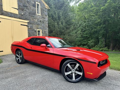 Used 2014 Dodge Challenger R/T w/ Electronics Convenience Group RWD image 27