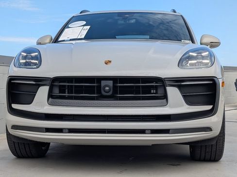 Certified 2025 Porsche Macan AWD/4WD image 8
