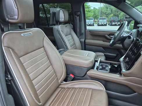 Certified 2025 GMC Yukon Denali Ultimate AWD/4WD image 38