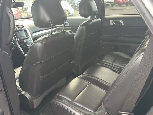Used 2014 Ford Explorer XLT w/ Equipment Group 202A image 10