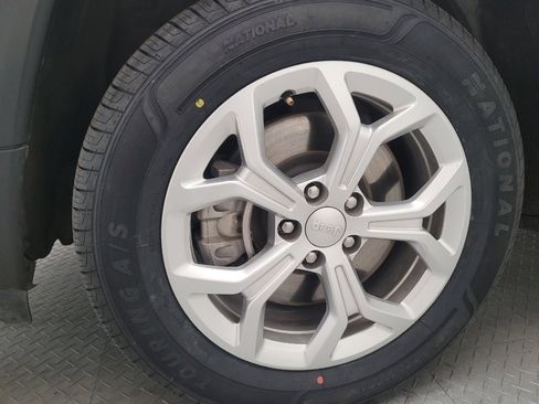 Used 2024 Jeep Compass Latitude image 31