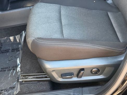 Certified 2025 Nissan Rogue SV FWD image 20