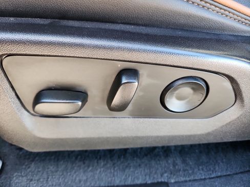 Used 2024 GMC Canyon AT4 w/ Technology Package image 12