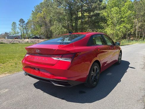 Used 2023 Hyundai Elantra SEL w/ Cargo Package image 8