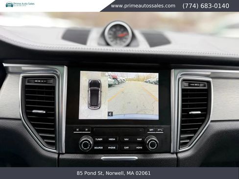 Used 2018 Porsche Macan Turbo AWD/4WD image 22