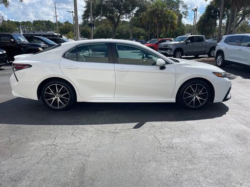 Used 2022 Toyota Camry SE FWD image 6