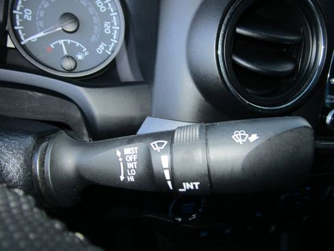 Used 2022 Toyota Tacoma TRD Off-Road image 31