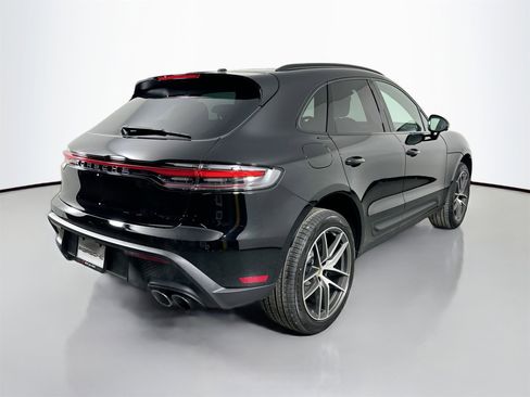 Certified 2026 Porsche Macan image 7