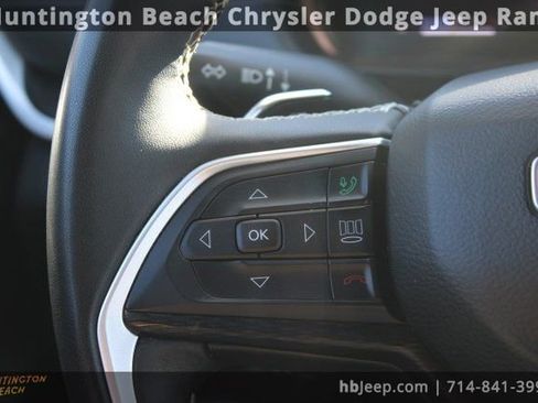 Used 2023 Jeep Grand Cherokee Altitude image 15