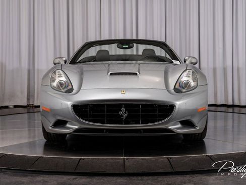 Used 2014 Ferrari California image 4