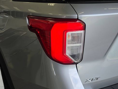 Used 2023 Ford Explorer XLT AWD/4WD image 33
