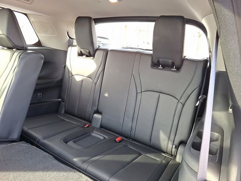 Certified 2025 INFINITI QX60 Luxe image 10