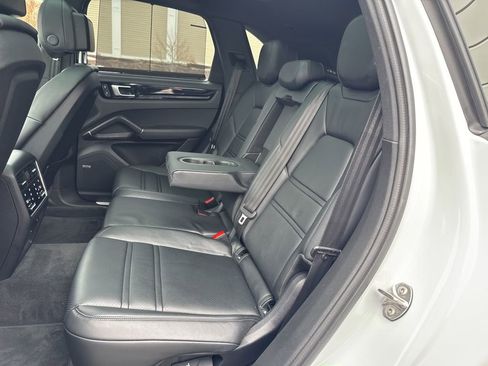 Used 2022 Porsche Cayenne S image 39