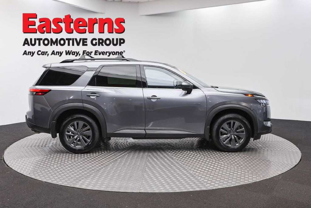 Used 2023 Nissan Pathfinder SV w/ SV Premium Package AWD/4WD image 6