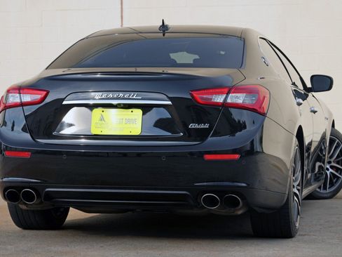 Used 2017 Maserati Ghibli w/ Luxury Package RWD image 4