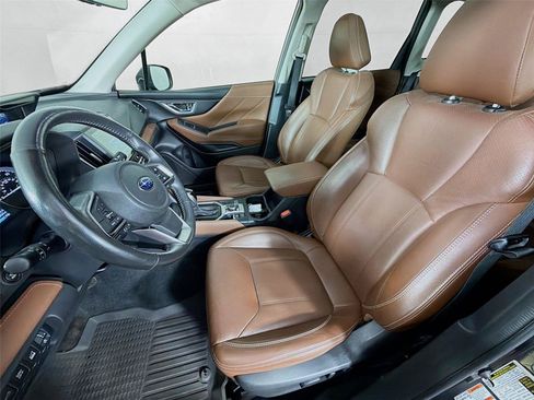 Used 2020 Subaru Forester Touring AWD/4WD image 2