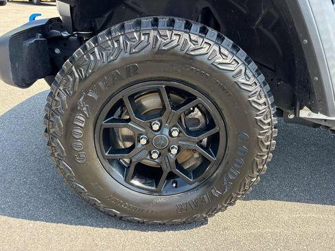 Used 2024 Jeep Wrangler Unlimited AWD/4WD image 8