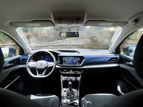 Used 2022 Volkswagen Taos SE FWD image 14