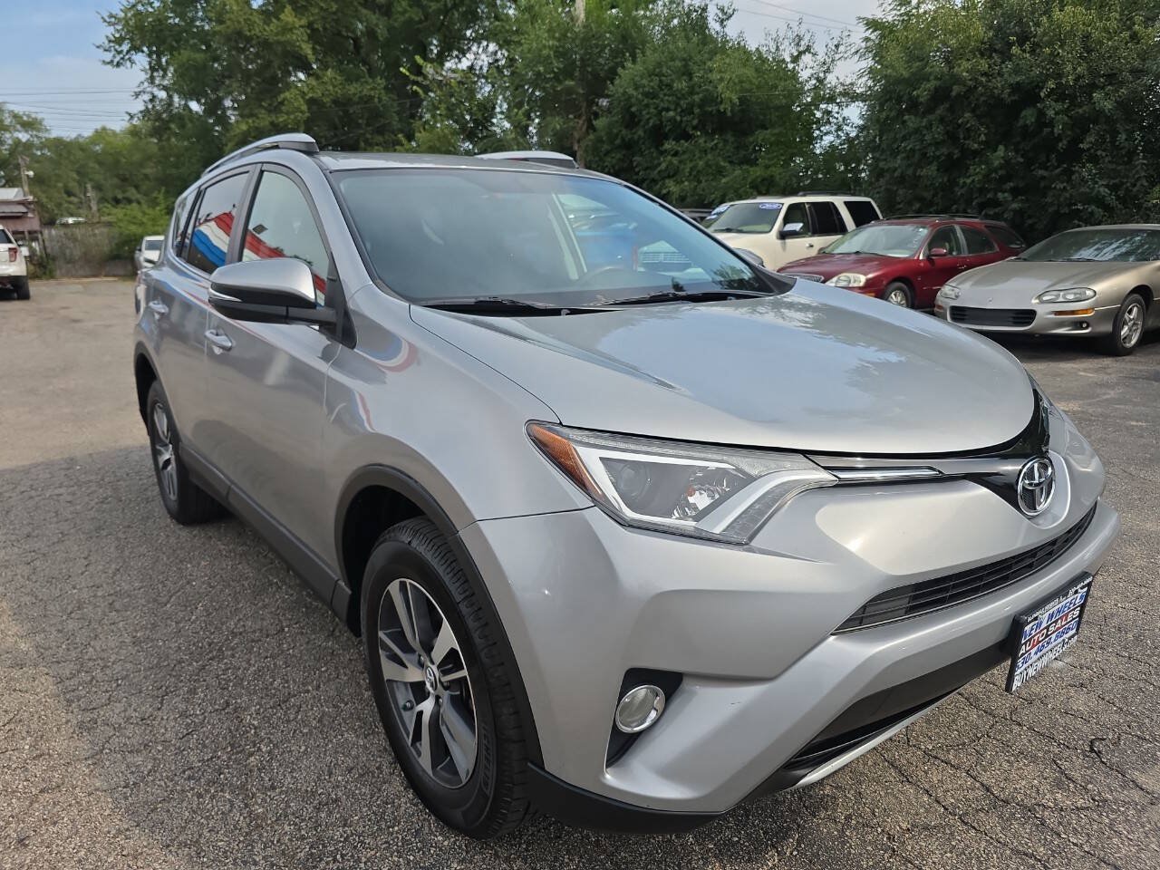 Used 2016 Toyota RAV4 XLE AWD/4WD image 5