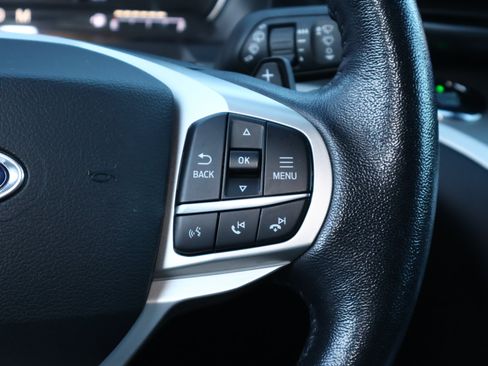 Used 2021 Ford Explorer XLT w/ Equipment Group 202A AWD/4WD image 15