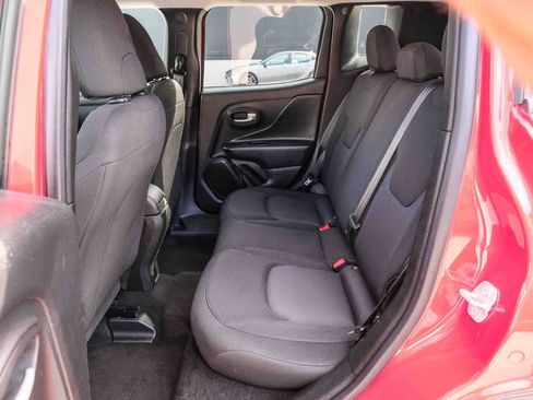 Used 2023 Jeep Renegade Latitude AWD/4WD image 18