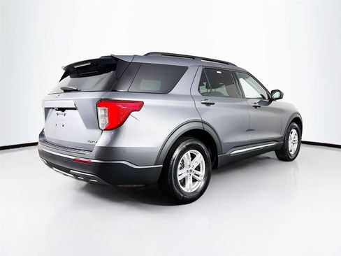 Used 2022 Ford Explorer XLT w/ Equipment Group 202A image 7