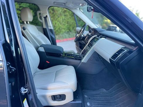 Used 2018 Land Rover Discovery HSE AWD/4WD image 24