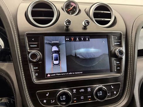 Used 2017 Bentley Bentayga AWD/4WD image 24