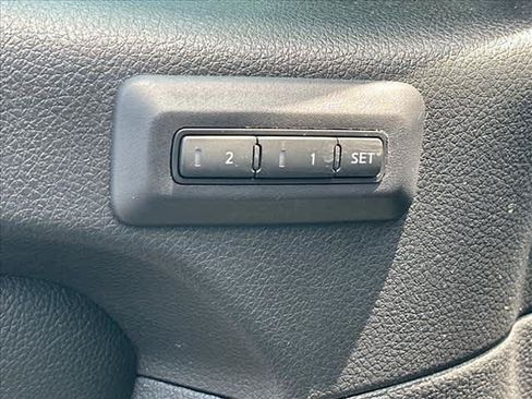 Used 2021 Nissan Titan PRO-4X w/ Pro-4x Convenience Package AWD/4WD image 22