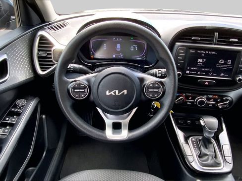 Used 2024 Kia Soul LX w/ Option Group 015 FWD image 6