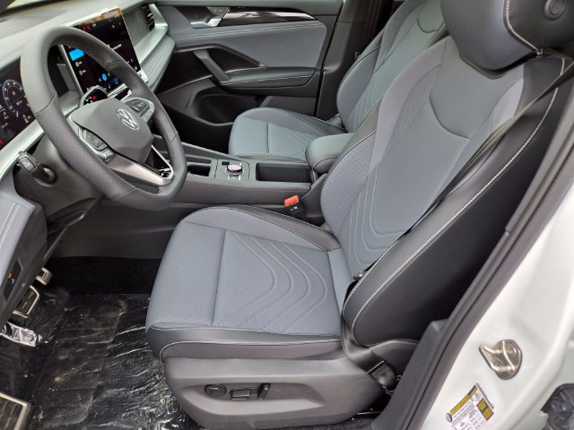 New 2026 Volkswagen Tiguan SE R-Line FWD image 6
