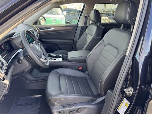 Used 2025 Volkswagen Atlas SEL image 16
