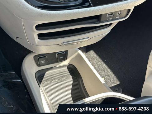 Used 2020 Chrysler Pacifica Limited FWD image 27