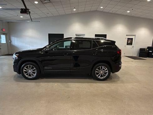 Used 2022 GMC Terrain SLT w/ Tech Package image 4