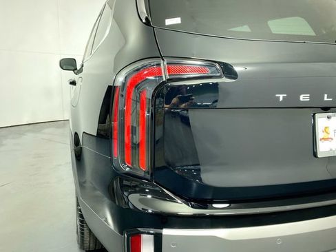 Used 2025 Kia Telluride EX w/ EX Captain's Chair Package image 32