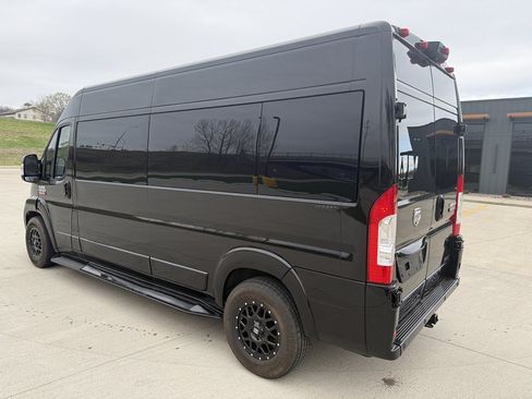 Used 2021 RAM ProMaster 2500 w/ Premium Appearance Group FWD image 7