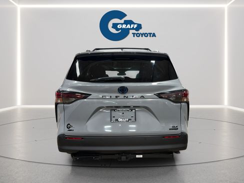 Used 2023 Toyota Sienna XLE Woodland Edition AWD/4WD image 6