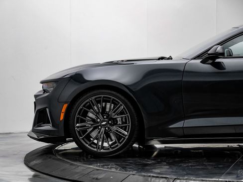 Used 2018 Chevrolet Camaro ZL1 RWD image 6