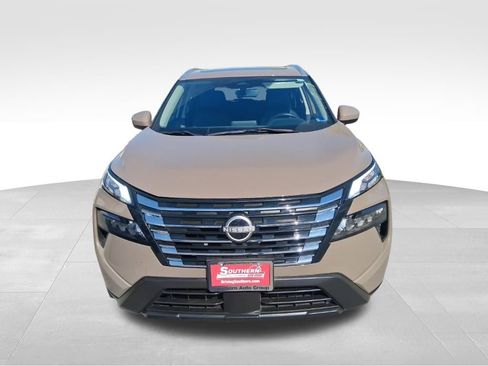 Used 2024 Nissan Rogue SV w/ SV Premium Package image 7