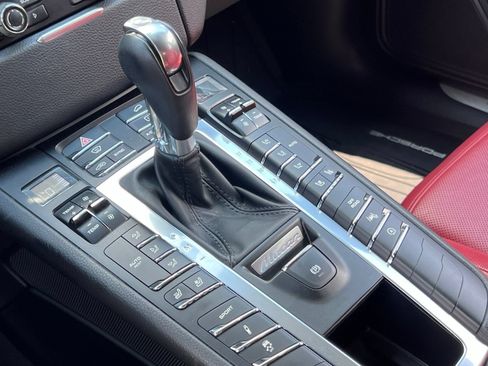Certified 2015 Porsche Macan Turbo AWD/4WD image 32