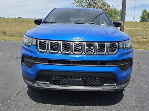 Used 2025 Jeep Compass Sport AWD/4WD image 2